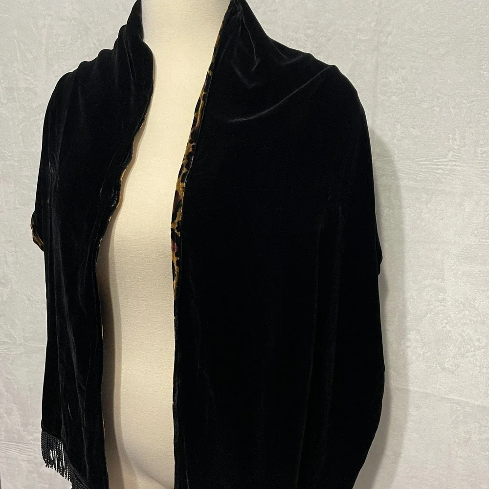 Chic Leopard Print Velvet Shawl Scarf with Tassel Fringe Evening Wrap Reversible